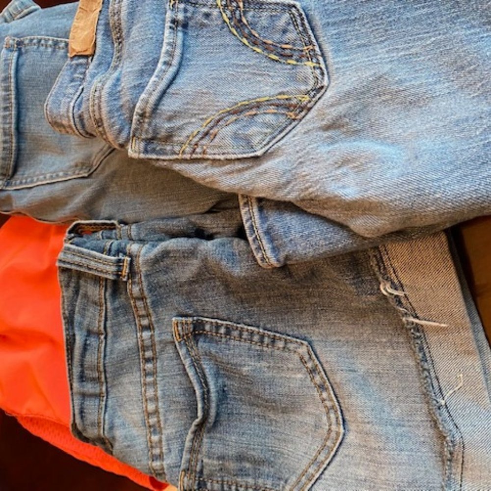 4 pairs junior sized pants/jeans/shorts